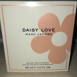 Daisy love Marc Jacobs